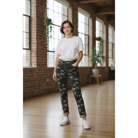 Forever 21 Camo Skinny Jeans Women Size 31Stretch Camouflage Green Denim Cuffed - Picture 1 of 10